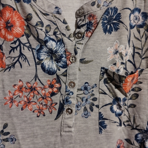 Liz Claiborne Sleeveless Top - Picture 2 of 6